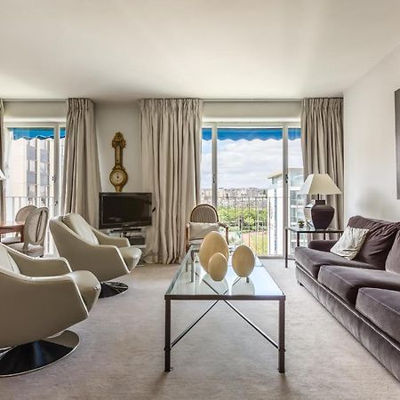 Apartament Veeve - Steps From The Eiffel Tower Paryż Zewnętrze zdjęcie