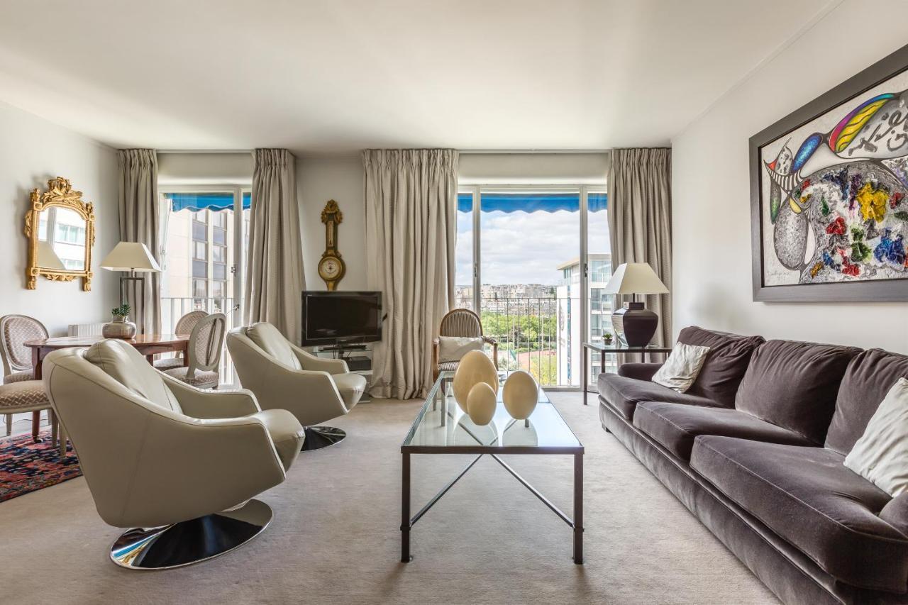 Apartament Veeve - Steps From The Eiffel Tower Paryż Zewnętrze zdjęcie